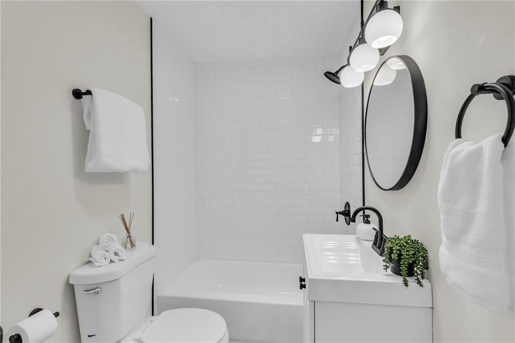 1237 S Claremont Street — photo 9