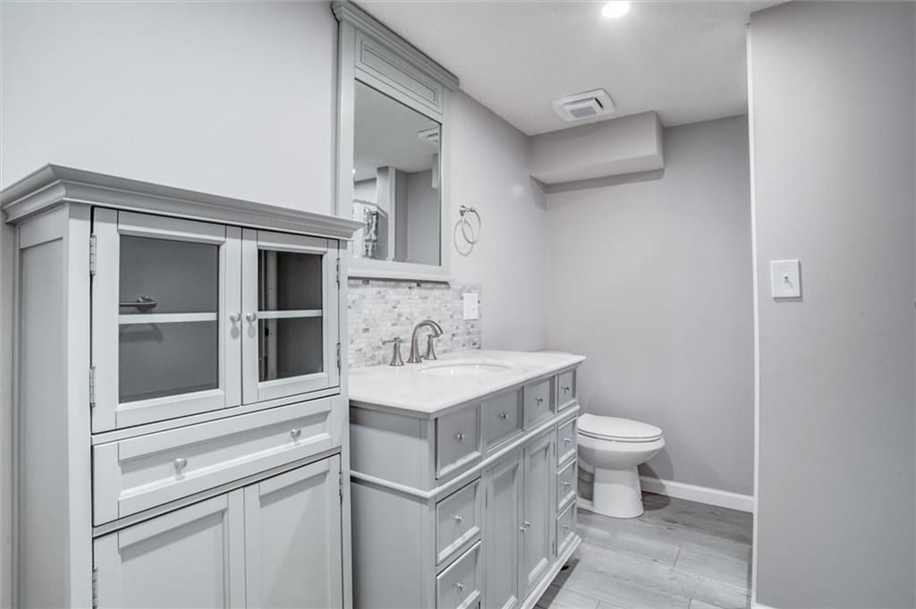 8525 Hawthorne Avenue — photo 26