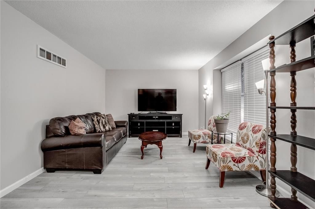 8525 Hawthorne Avenue — photo 4