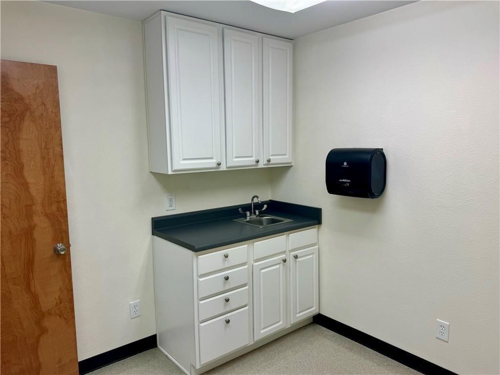 201-203 E Main Street — photo 13