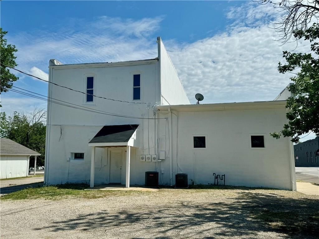 201-203 E Main Street — photo 32