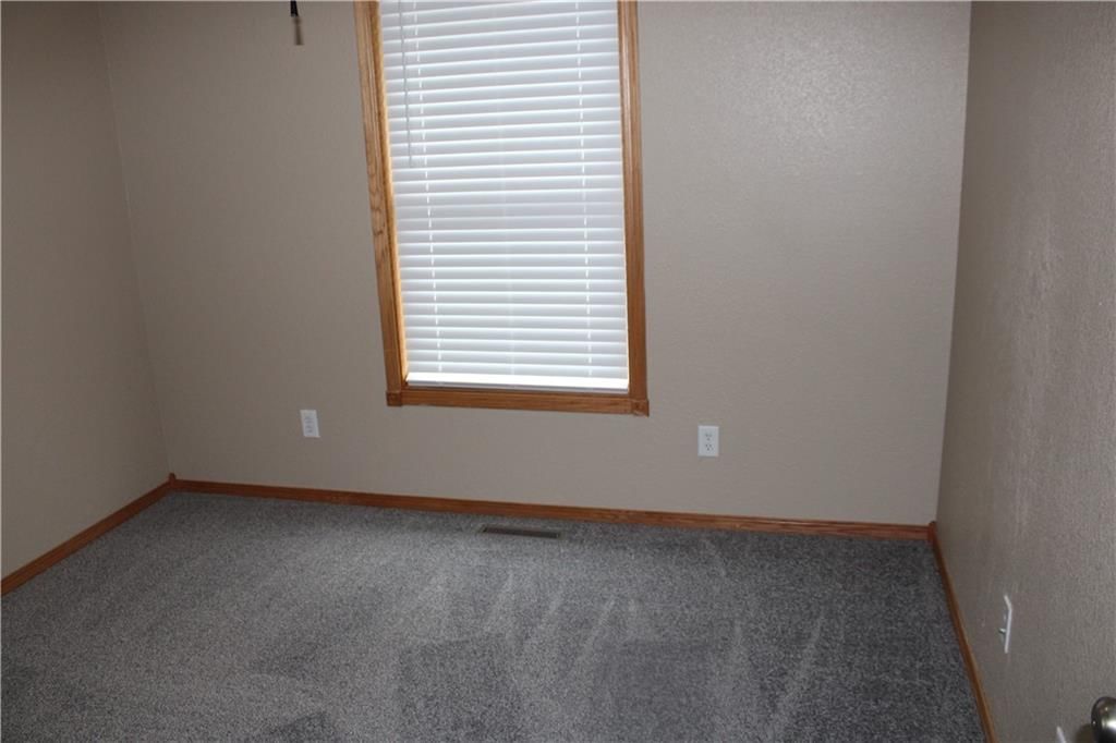 1010 E 7th Street — photo 11