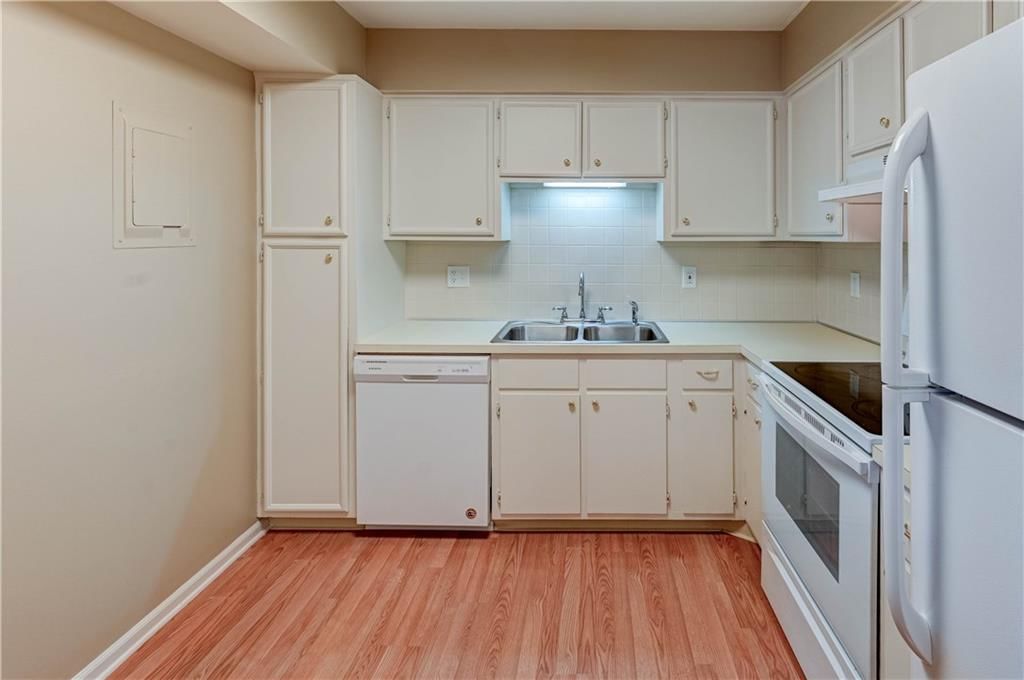 7606 W 59Th Terrace — photo 13