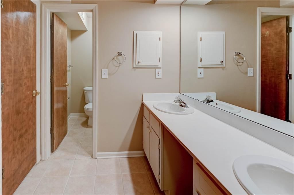 7606 W 59Th Terrace — photo 15