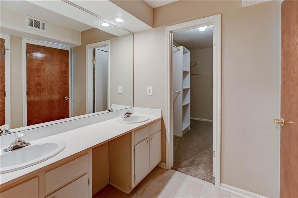 7606 W 59Th Terrace — photo 17