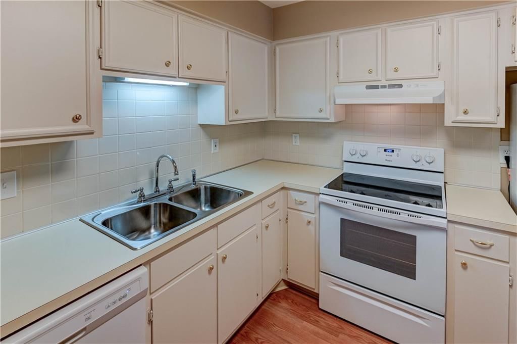 7606 W 59Th Terrace — photo 9