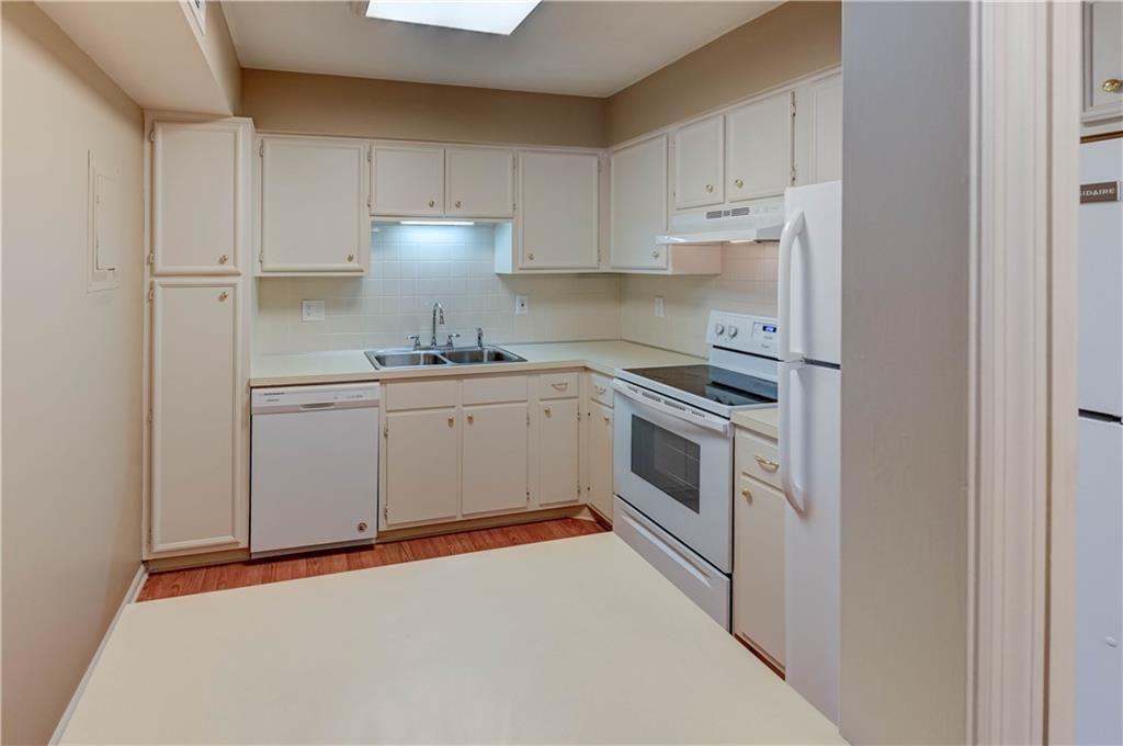 7606 W 59Th Terrace — photo 10