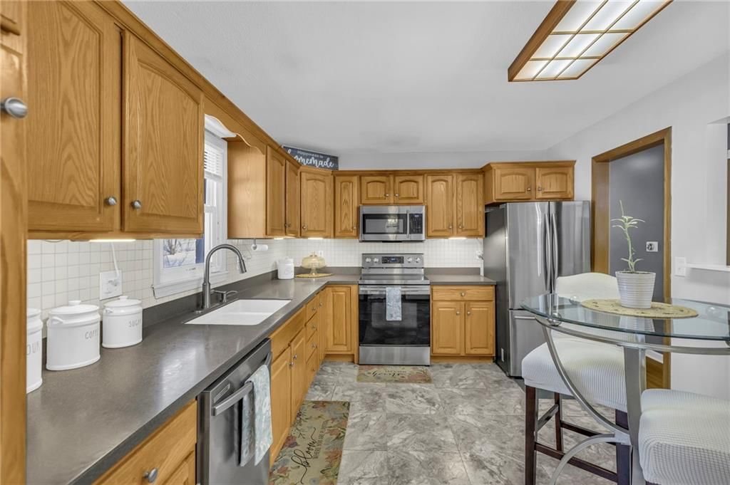 5528 Manning Avenue — photo 8