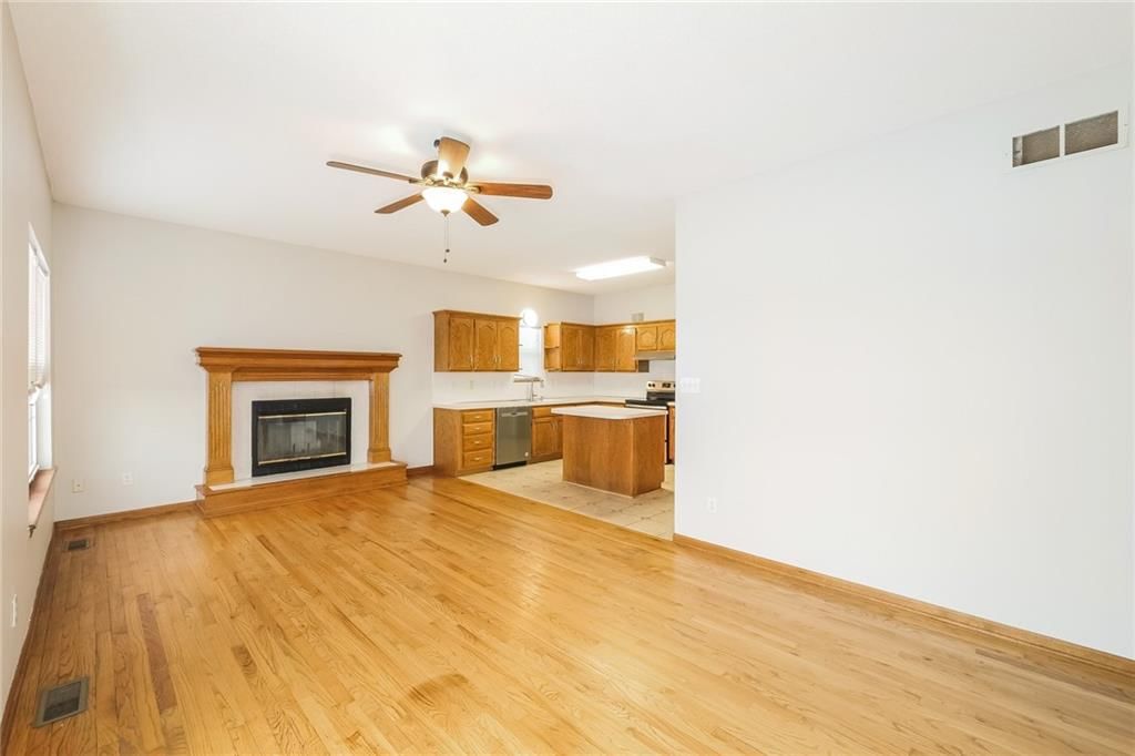 5400 NE HOLIDAY Drive — photo 3