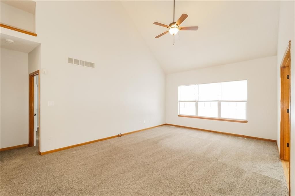 5400 NE HOLIDAY Drive — photo 9