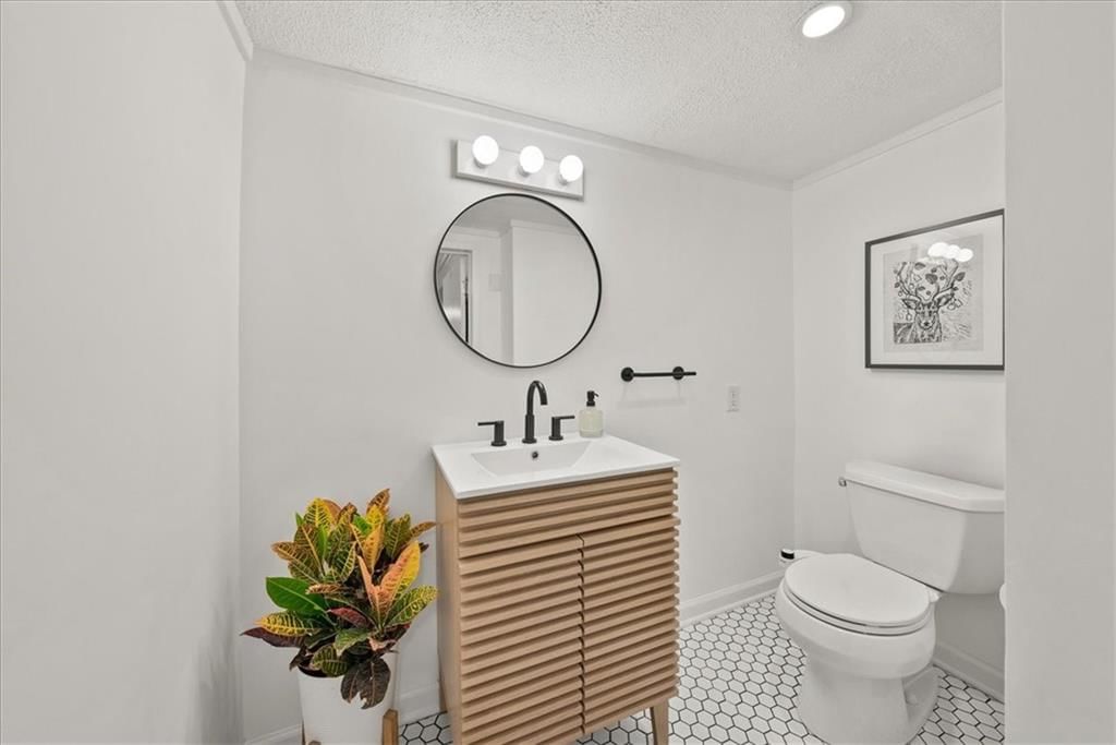 4144 Charlotte Street — photo 11