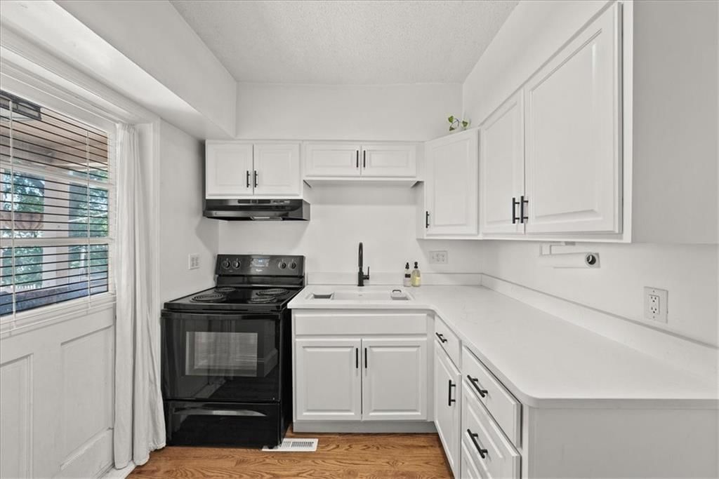 4144 Charlotte Street — photo 14