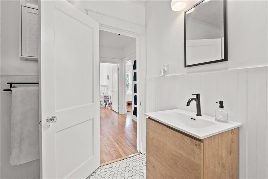 4144 Charlotte Street — photo 21