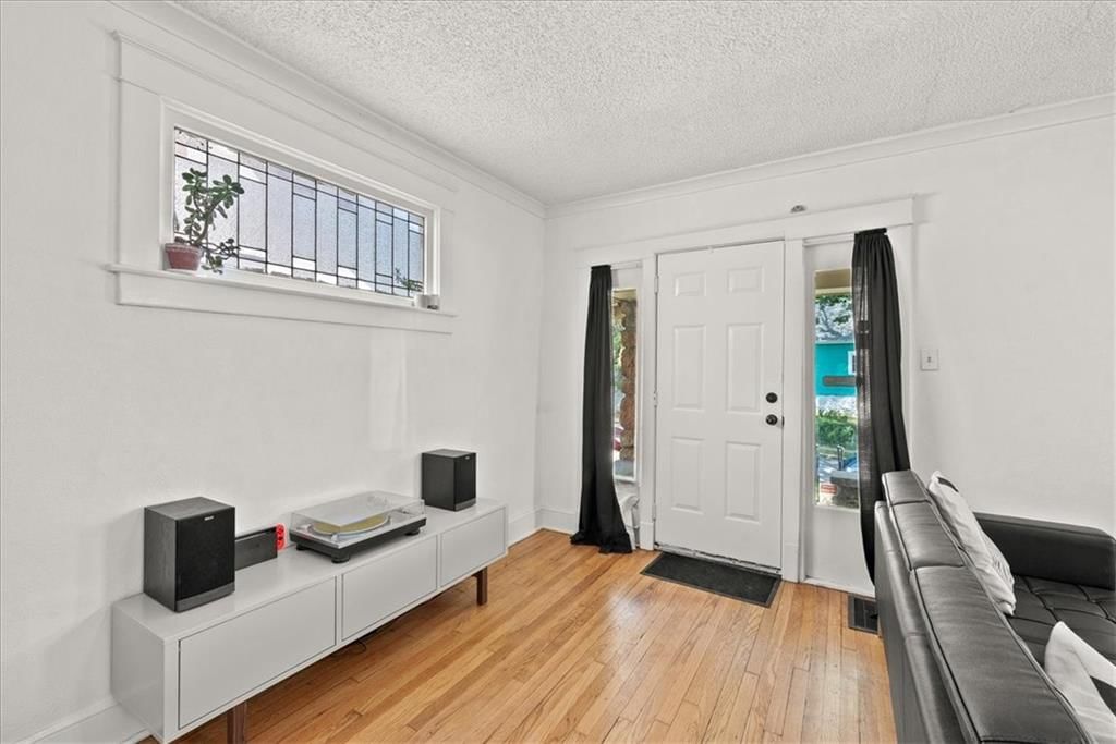 4144 Charlotte Street — photo 8