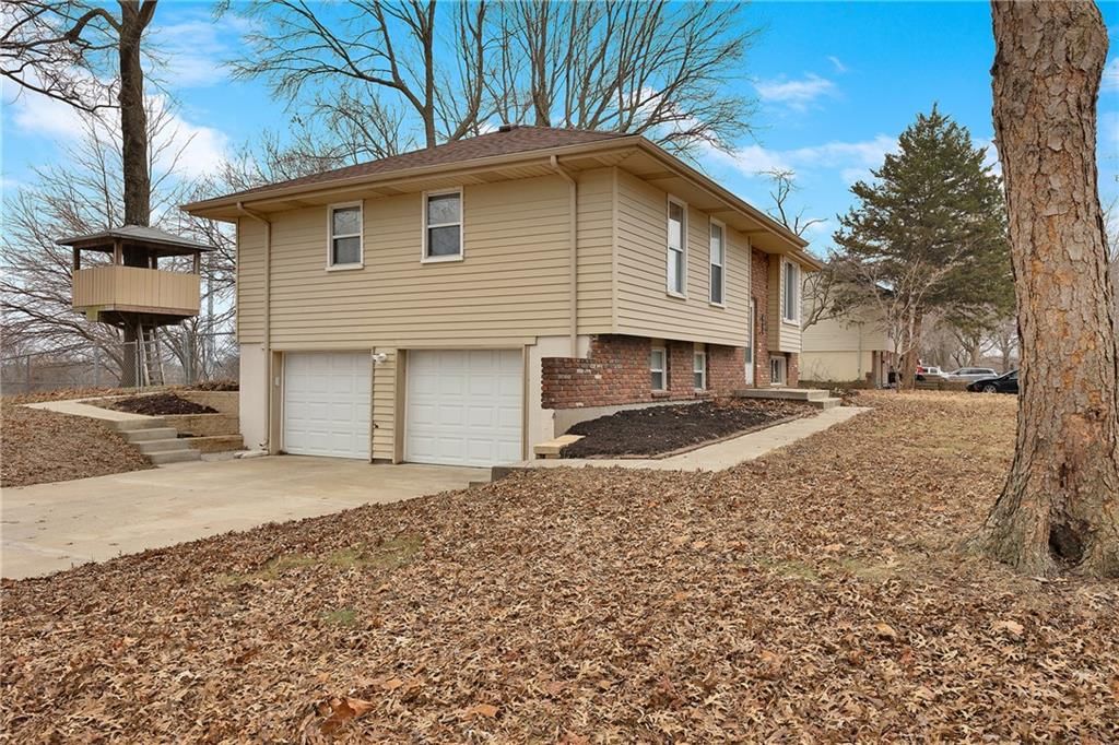 1620 SE Manor Place — photo 2