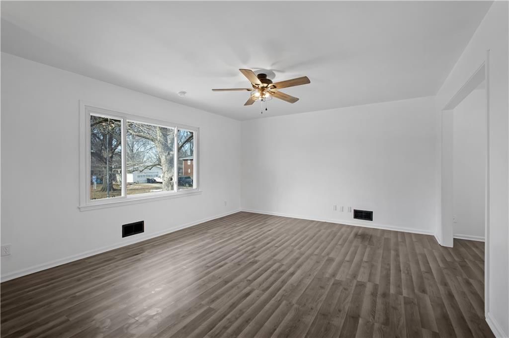 5235 Harris Avenue — photo 5
