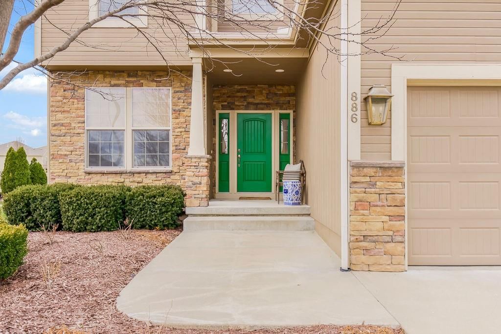 886 Clearview Drive — photo 2