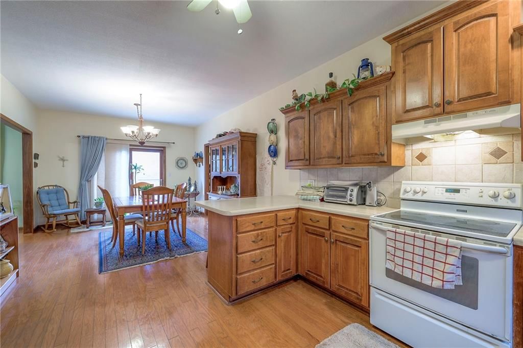 908 Glengera Street — photo 15