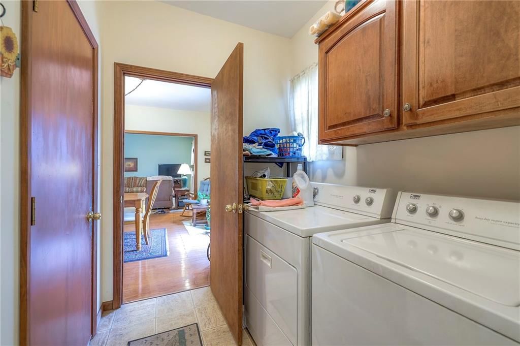 908 Glengera Street — photo 16