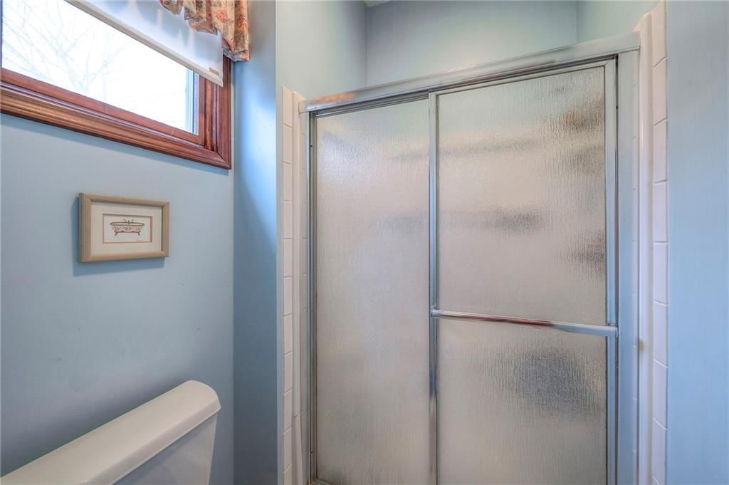 908 Glengera Street — photo 24
