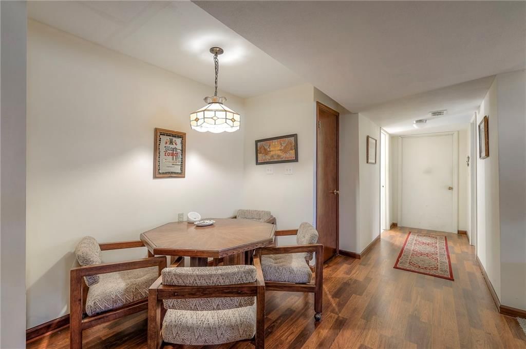 908 Glengera Street — photo 30