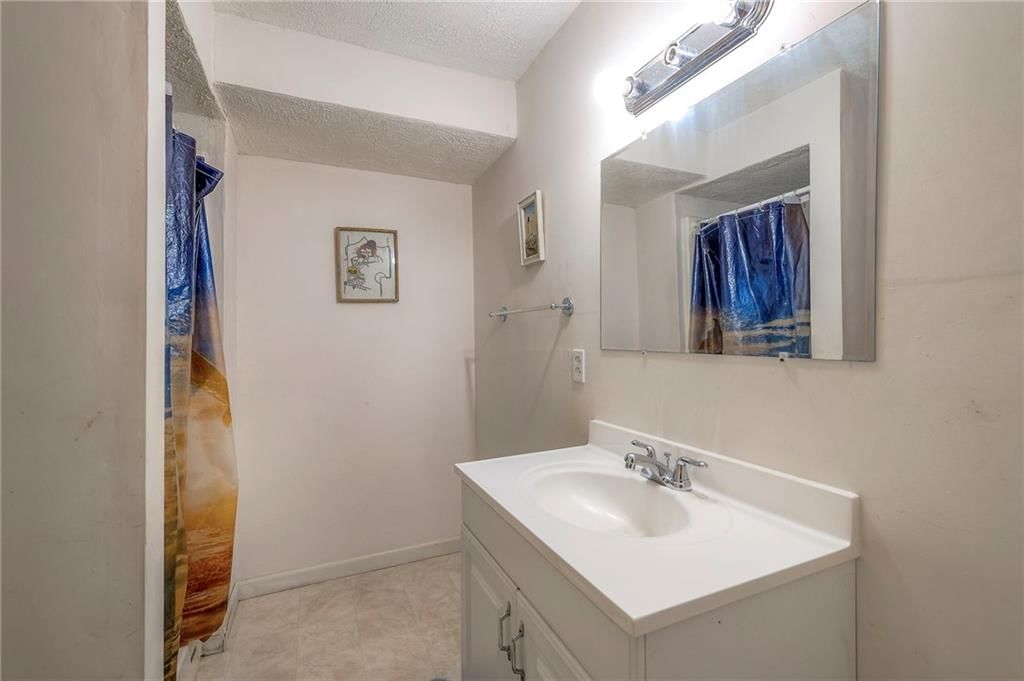 908 Glengera Street — photo 33