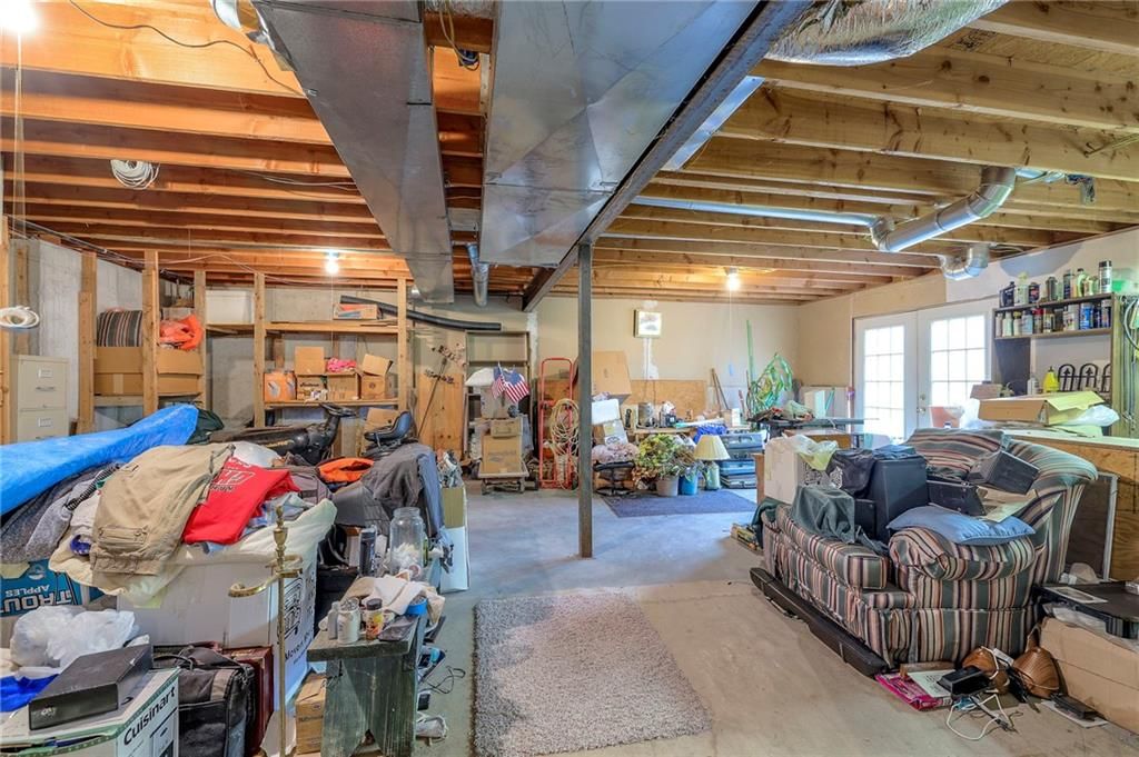 908 Glengera Street — photo 34