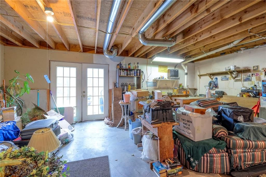 908 Glengera Street — photo 35