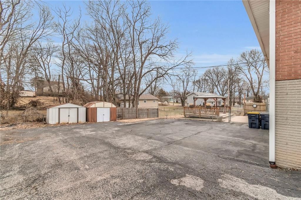 4805 N Lister Avenue — photo 31