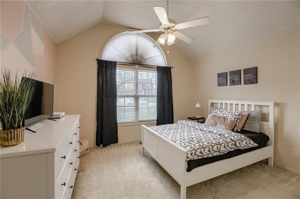 10905 N Oxford Avenue — photo 14