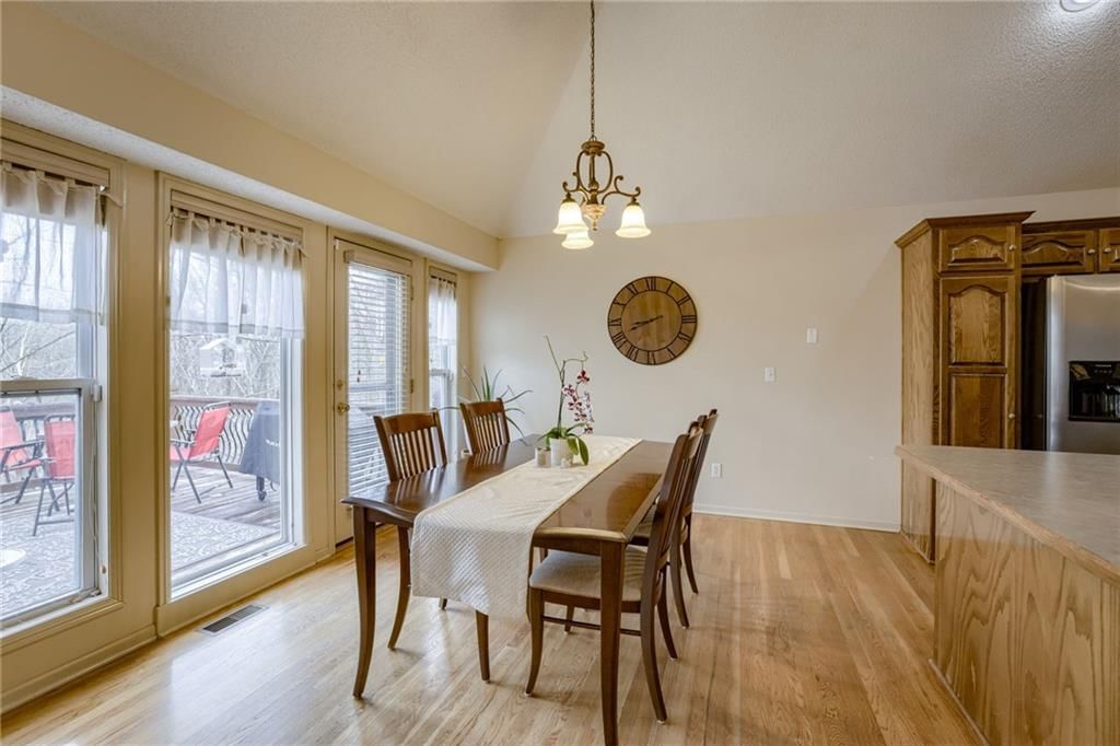 10905 N Oxford Avenue — photo 4