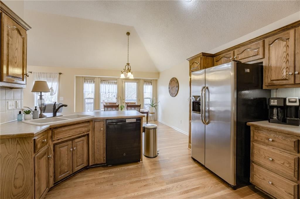10905 N Oxford Avenue — photo 5