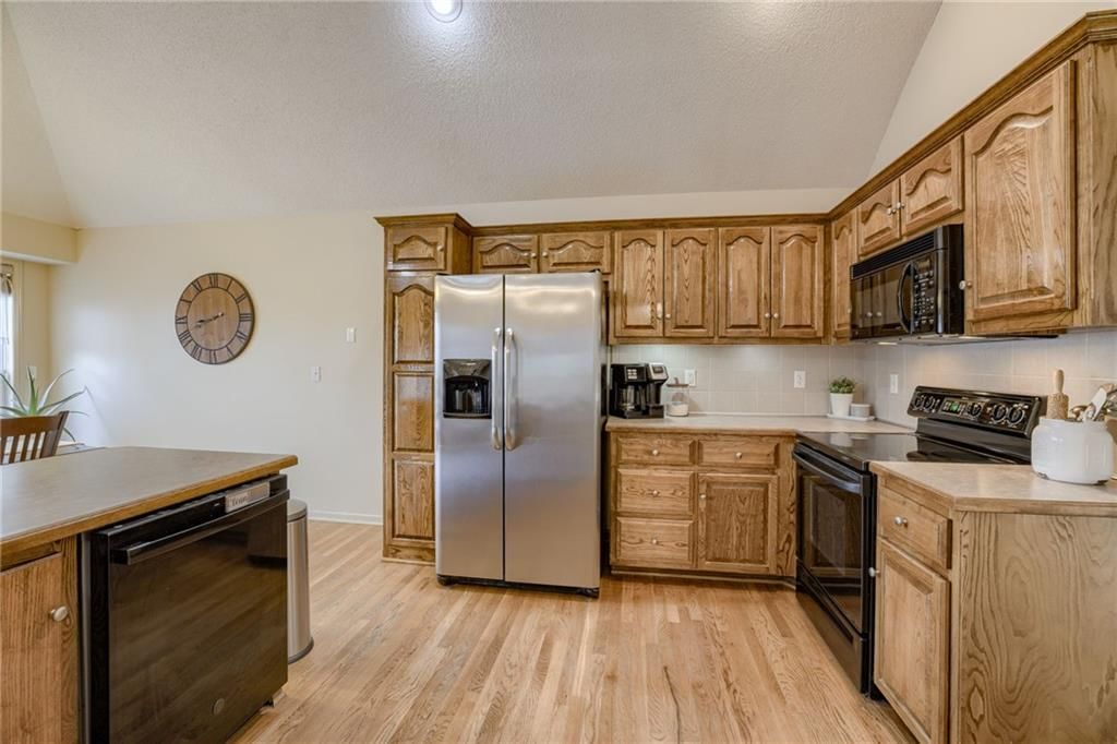 10905 N Oxford Avenue — photo 6