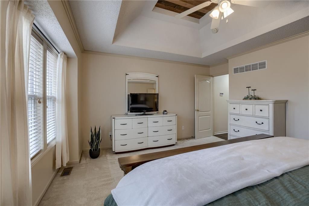 10905 N Oxford Avenue — photo 9