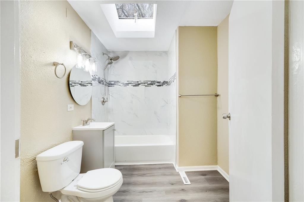 11200 Oakland Avenue — photo 14