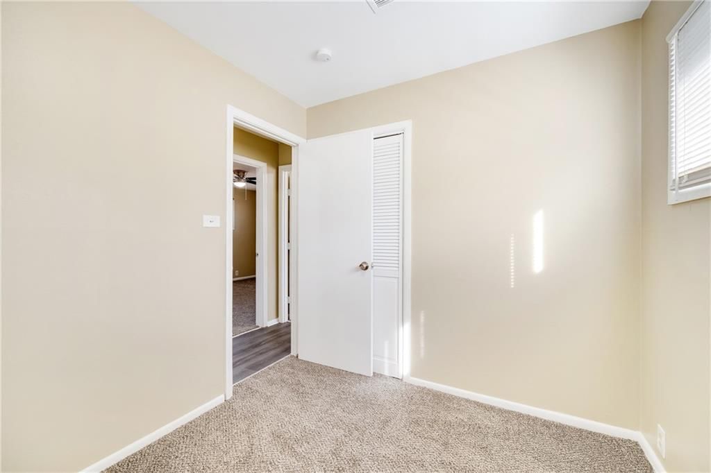 11200 Oakland Avenue — photo 9