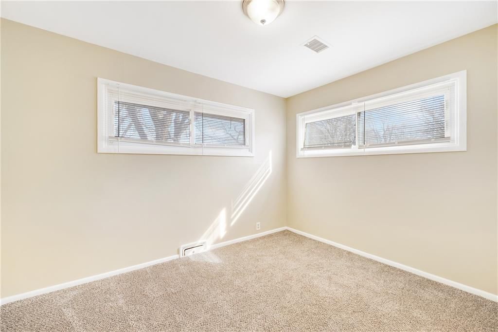 11200 Oakland Avenue — photo 10