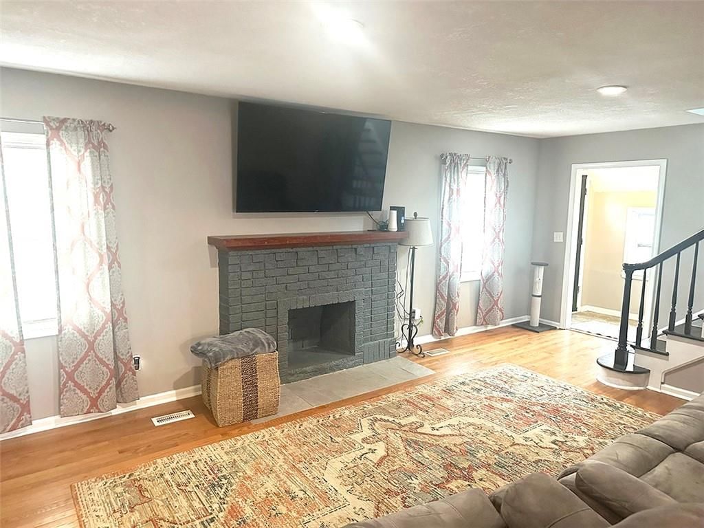 318 N Crysler Avenue — photo 5