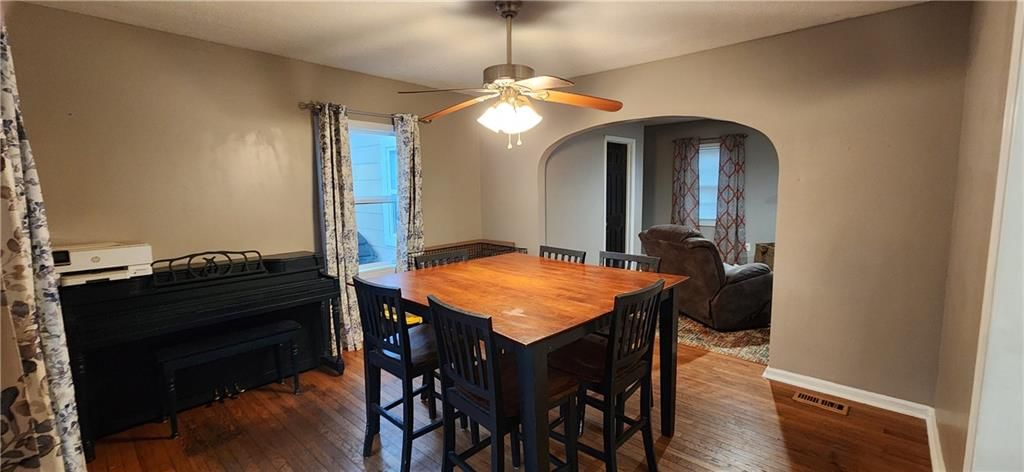 318 N Crysler Avenue — photo 46