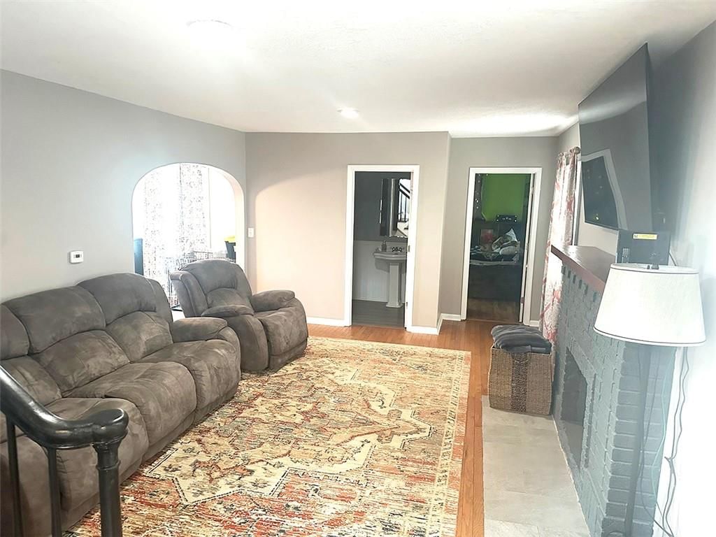 318 N Crysler Avenue — photo 6