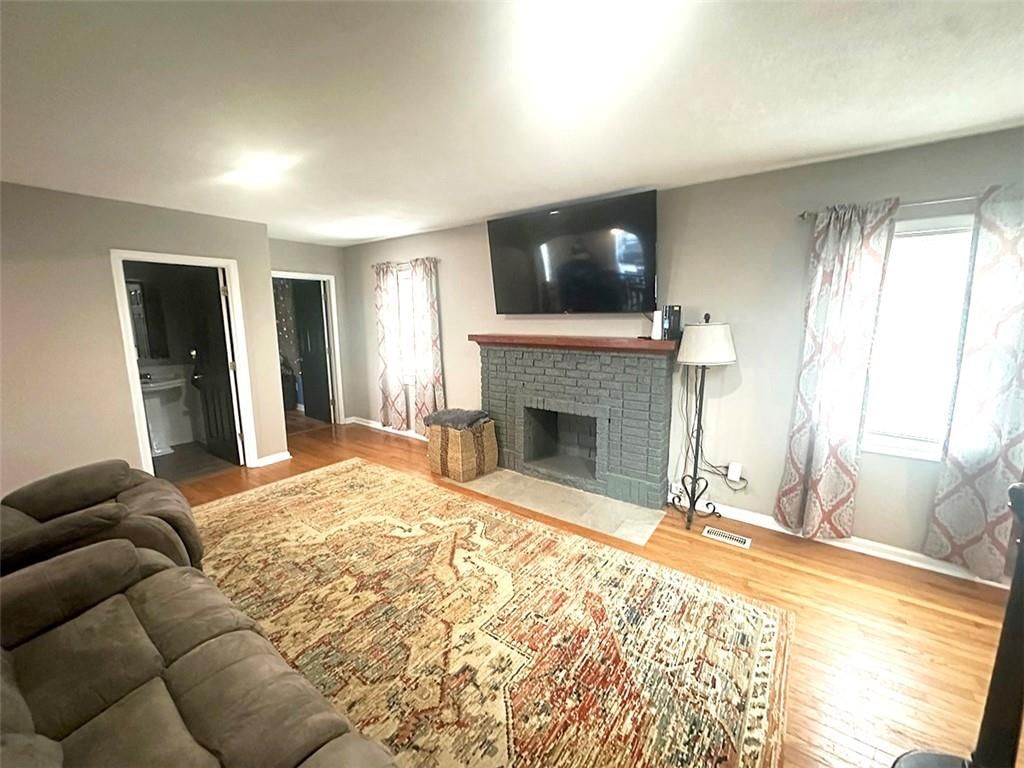 318 N Crysler Avenue — photo 7