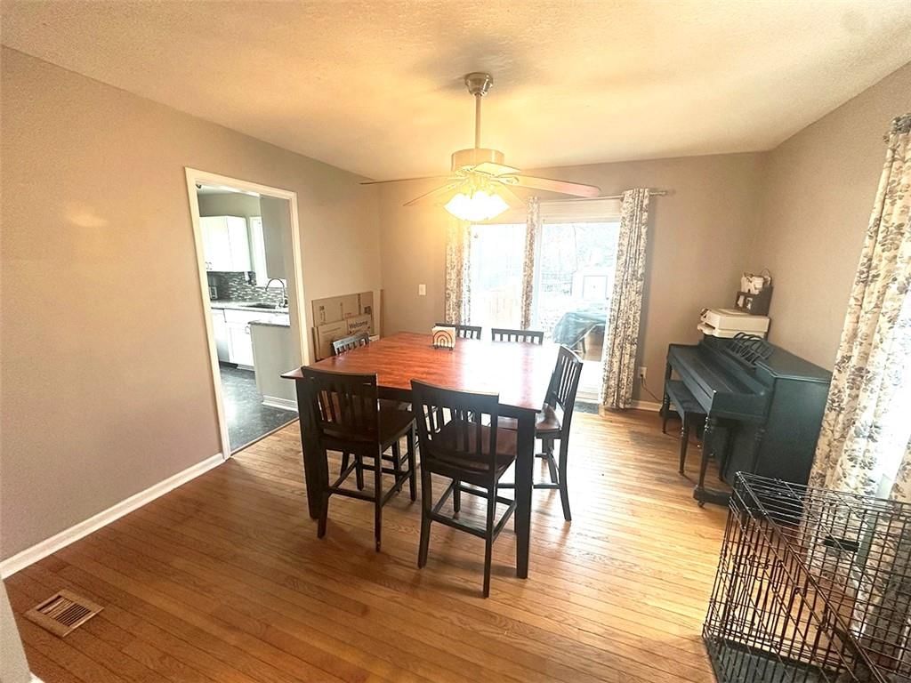318 N Crysler Avenue — photo 9