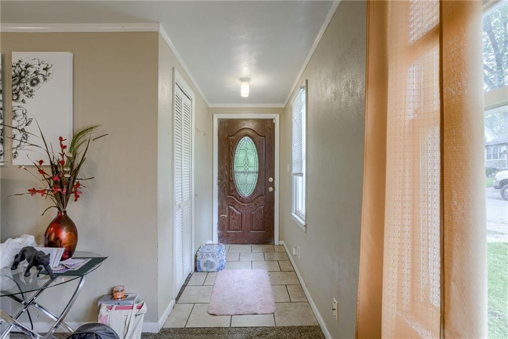 617 S LAKE Drive — photo 3