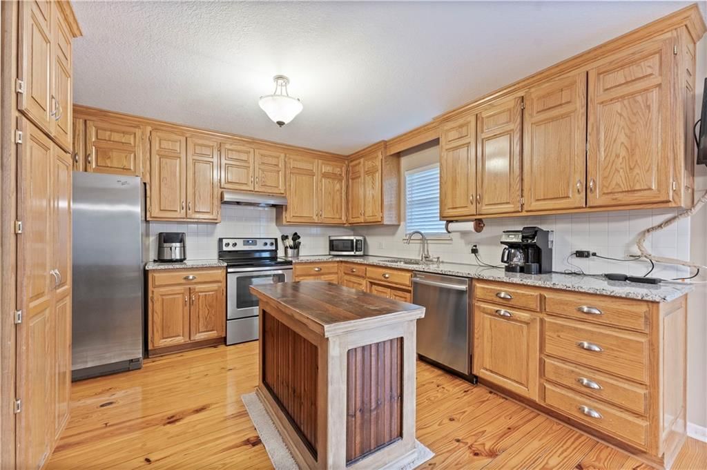 899 Hurley Street — photo 9