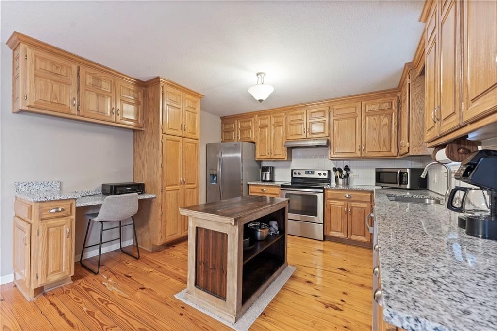 899 Hurley Street — photo 10