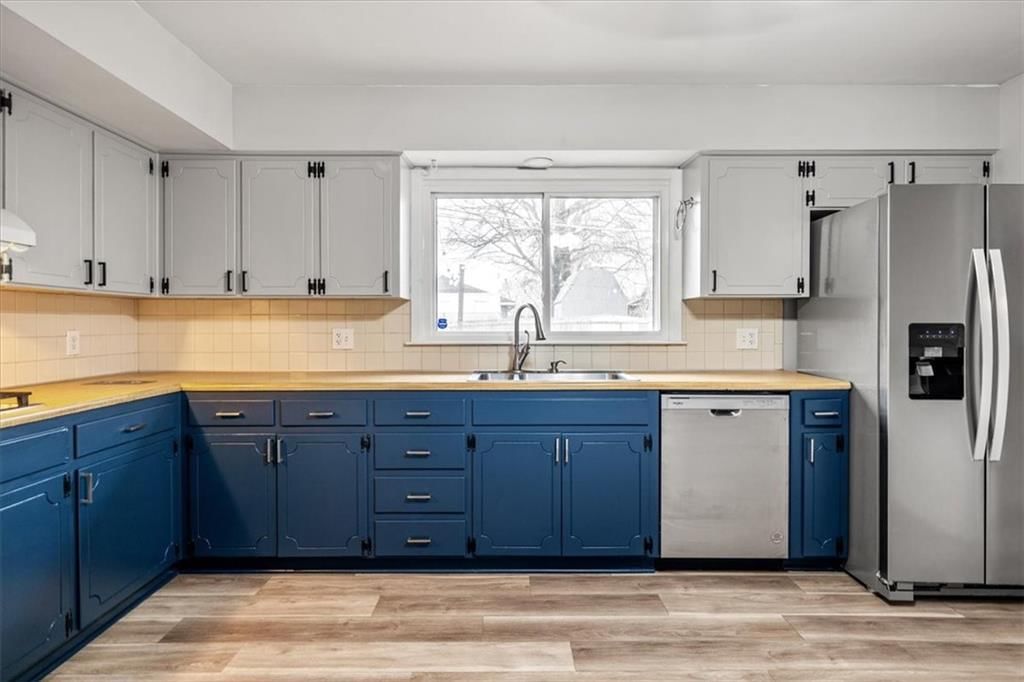 635 E 90th Terrace — photo 11