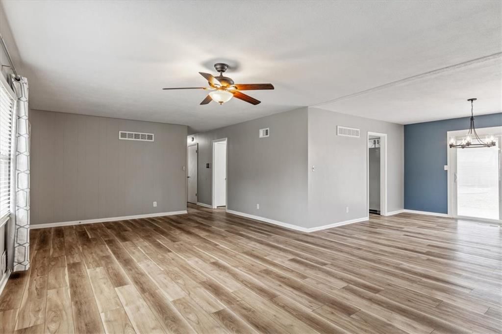 635 E 90th Terrace — photo 5