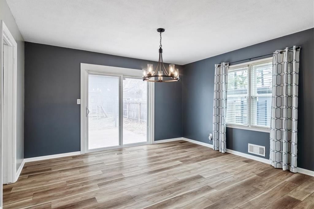 635 E 90th Terrace — photo 7