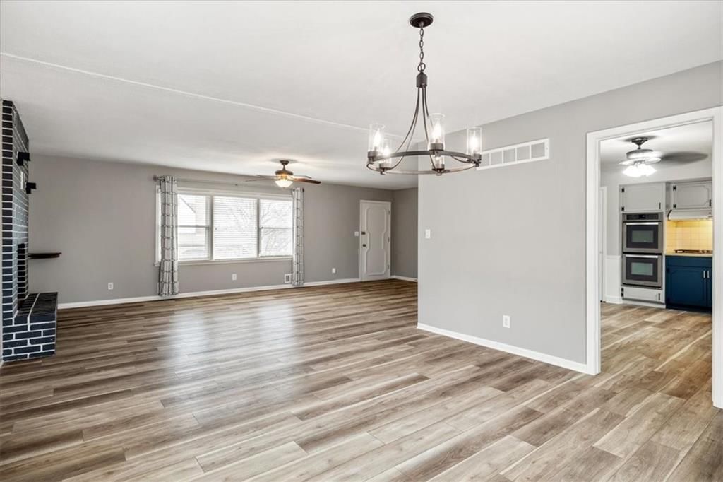 635 E 90th Terrace — photo 8