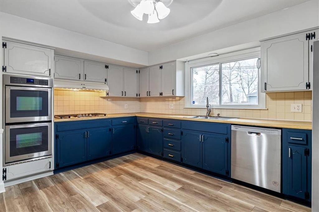 635 E 90th Terrace — photo 10